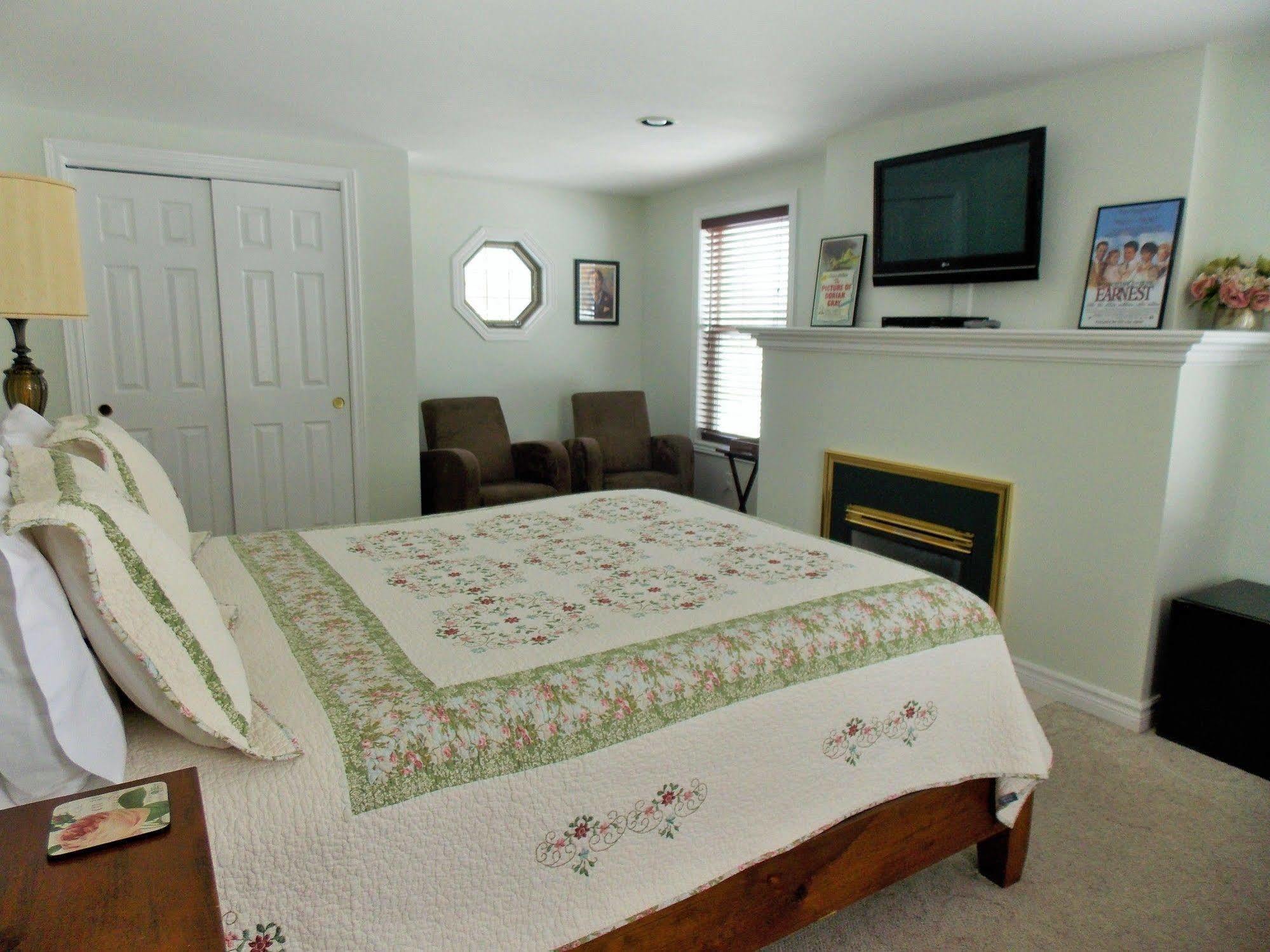 Finlay House Bed And Breakfast Niagara - On - The - Lake Bagian luar foto